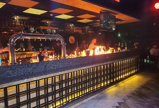 Tokkyo i Club & Lounge ️ F Bar, Brewery & Lounge